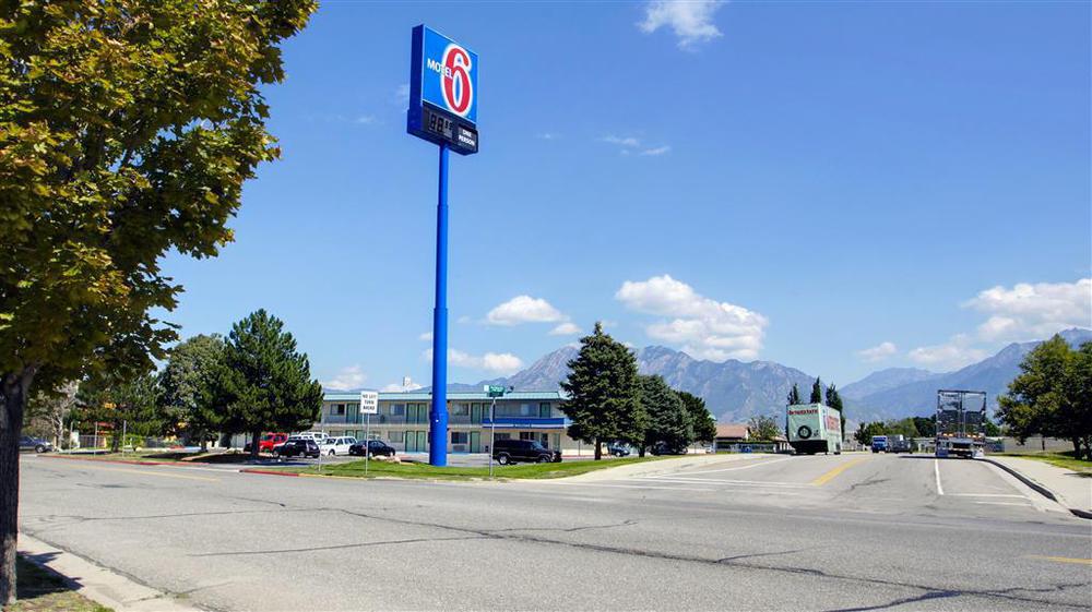 Econo Lodge Мидвейл Экстерьер фото