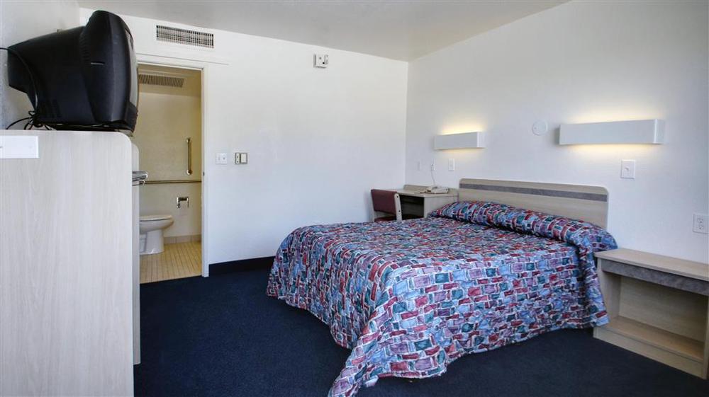 Econo Lodge Мидвейл Номер фото