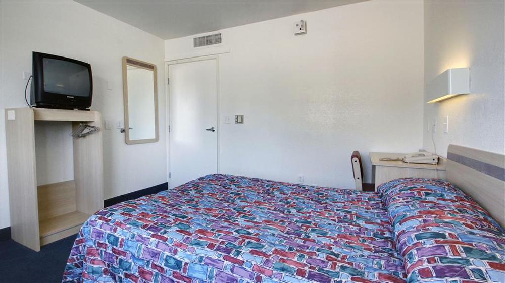 Econo Lodge Мидвейл Номер фото