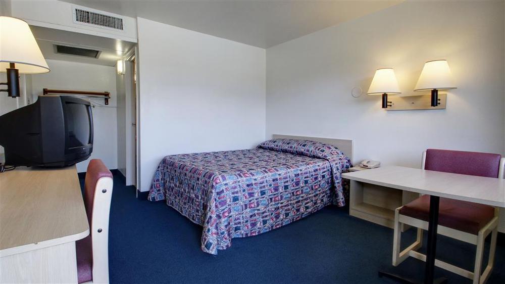 Econo Lodge Мидвейл Номер фото