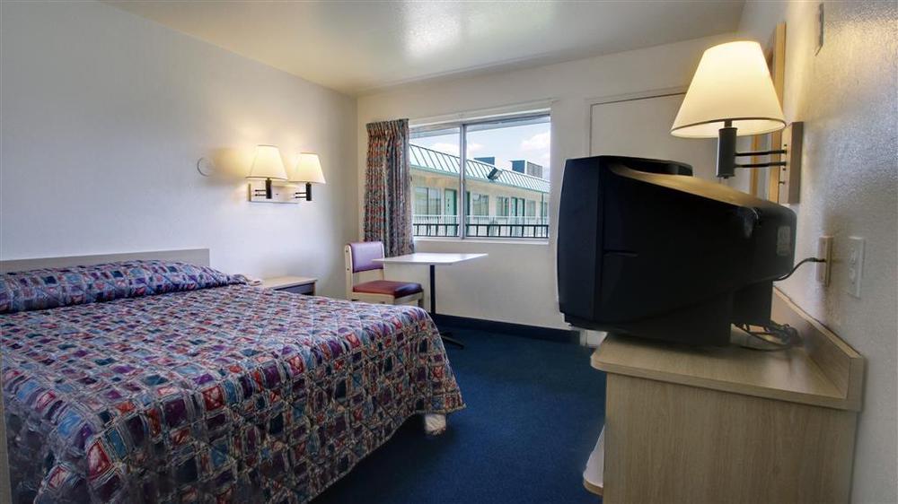 Econo Lodge Мидвейл Номер фото